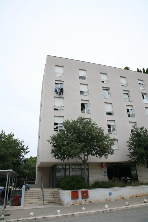 Apartment Dg With Parking Garage Split Exterior photo